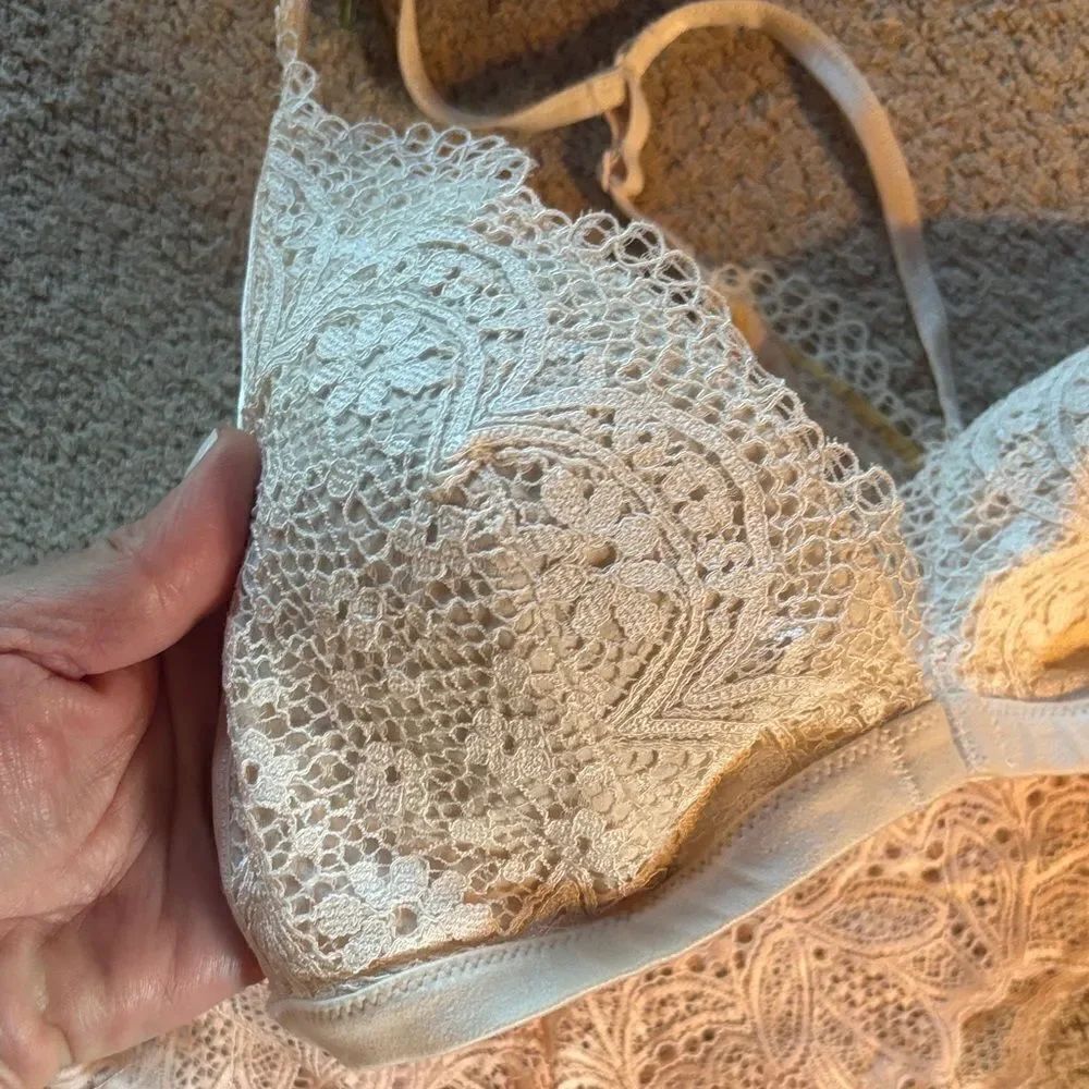 Lace Intimates Set in Cream - Picture 5 of 14
